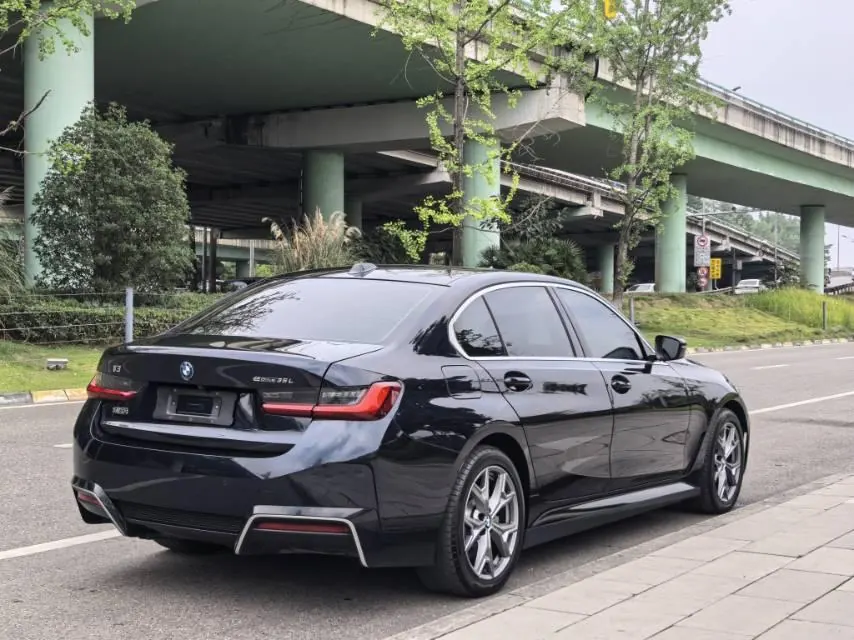 BMW 2025 i3 eDrive 35 L automatic gear 6