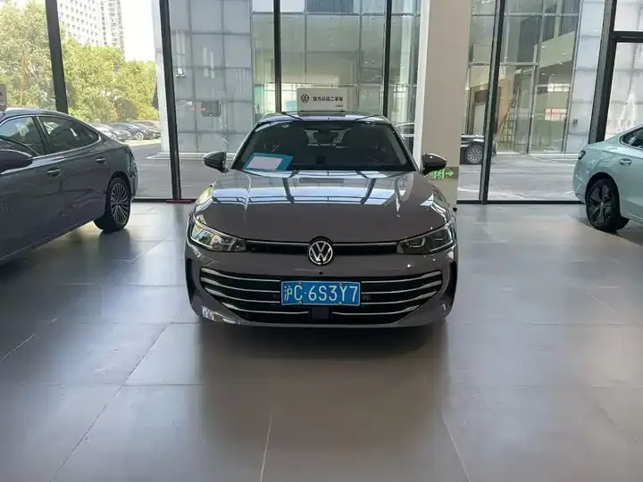 Passat 2025 Pro 380TSI Star Dragon Edition 2