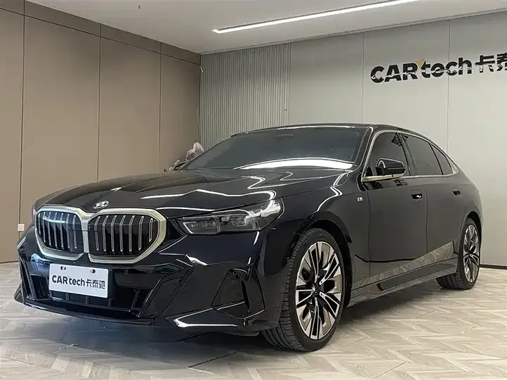 BMW 5 Series 2024 530Li Exclusive M Sports Suit - View 1