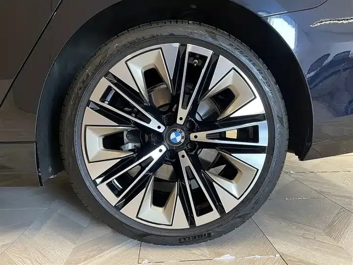 BMW 5 Series 2024 530Li Exclusive M Sports Suit 11