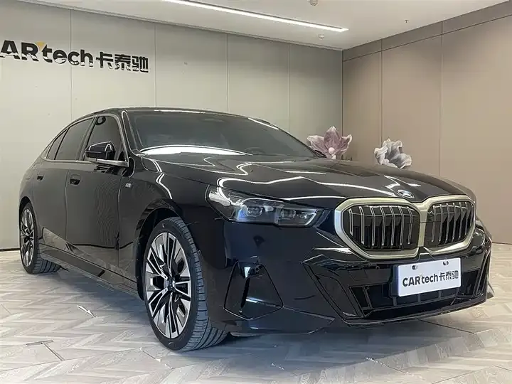 BMW 5 Series 2024 530Li Exclusive M Sports Suit 2