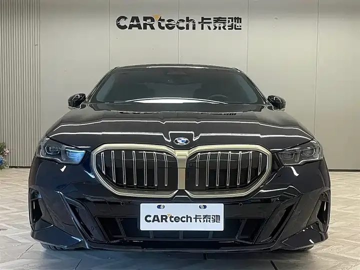 BMW 5 Series 2024 530Li Exclusive M Sports Suit 3
