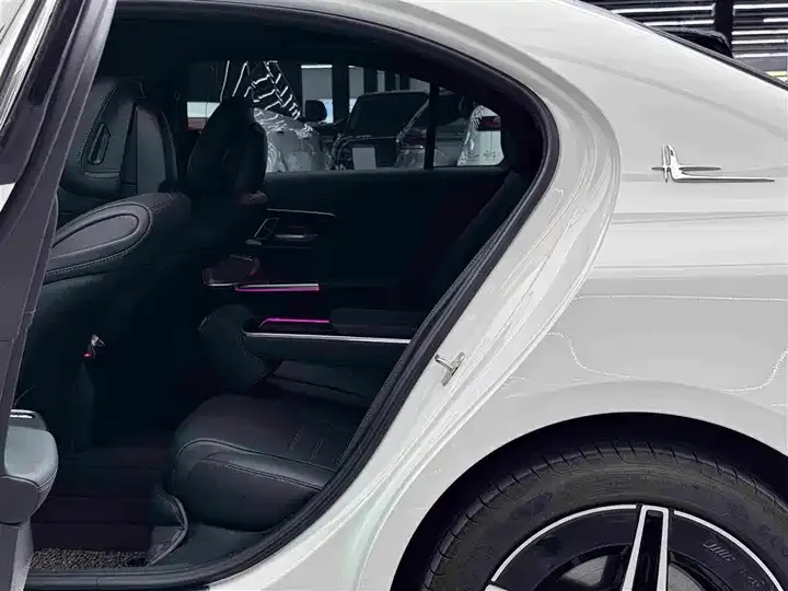 Mercedes Benz Class C 2025 C 260 L Night Sports Edition 9