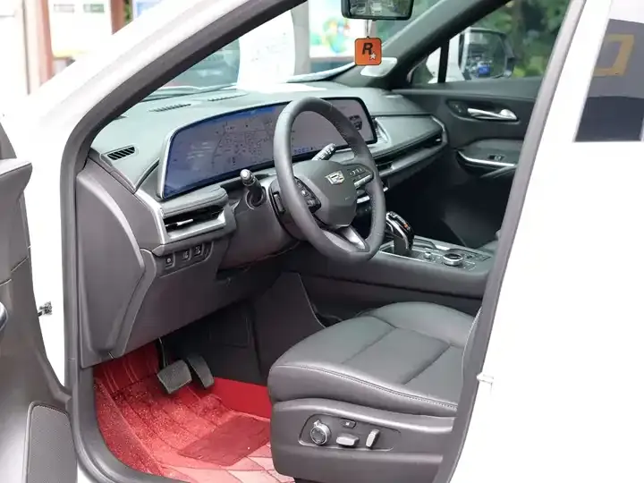 Cadillac XT4 2024 model facelift 28T two-wheel drive distinguished model 4