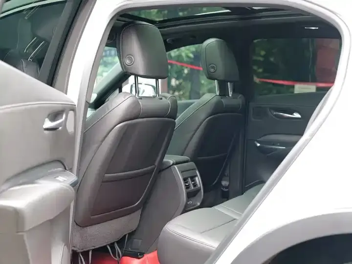 Cadillac XT4 2024 model facelift 28T two-wheel drive distinguished model 6
