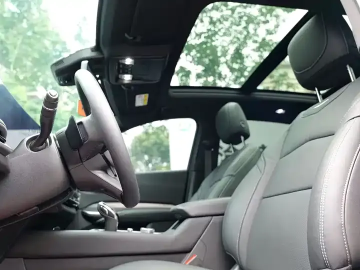 Cadillac XT4 2024 model facelift 28T two-wheel drive distinguished model 7
