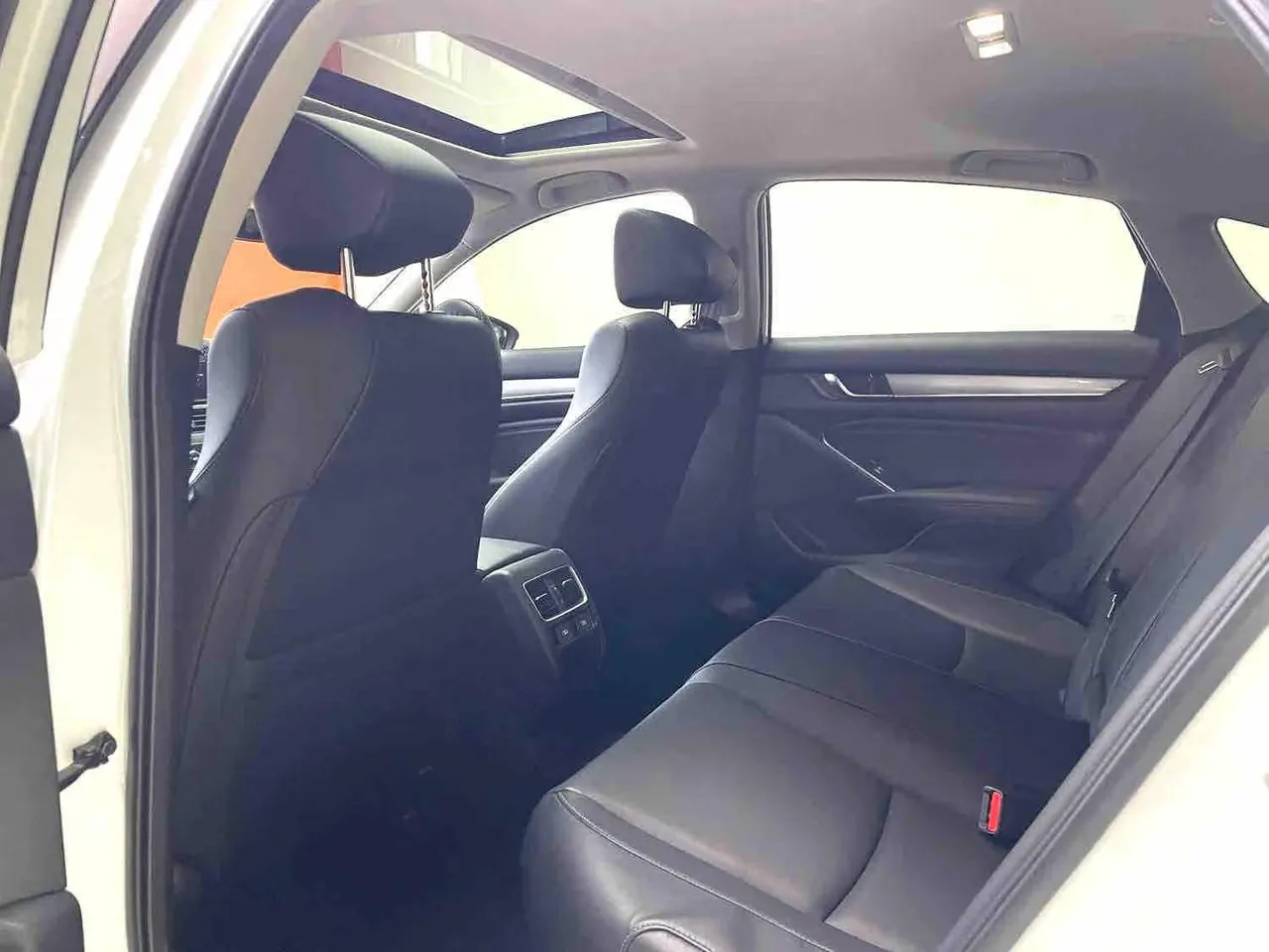 Honda 2022 10th Generation Accord 1.5T Stepless 260TURBO Deluxe Automatic Gear 4