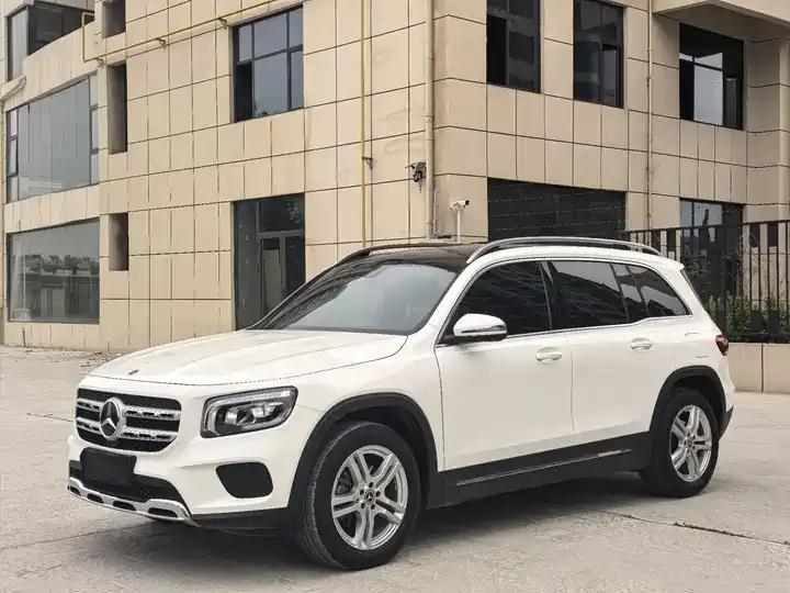 Open image lightbox: Mercedes Benz GLB 2022 model changed to 2 GLB 200 dynamic model