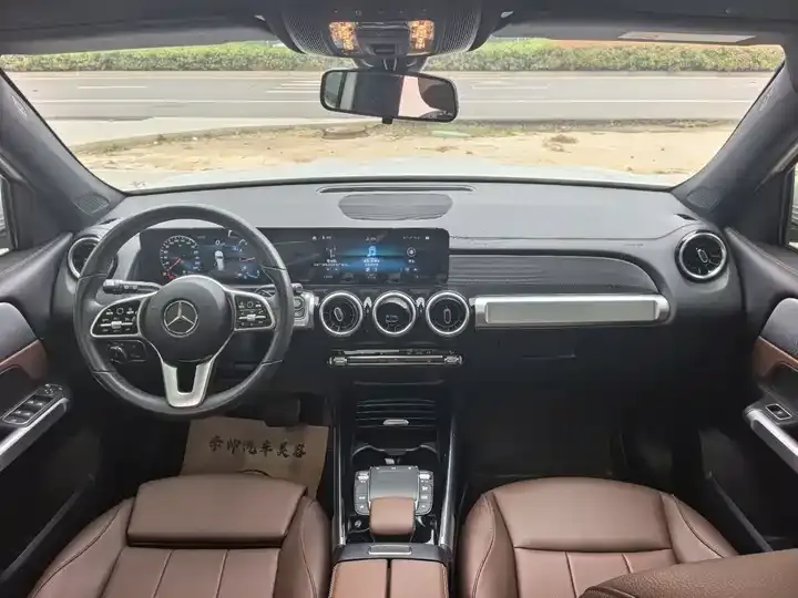 Mercedes Benz GLB 2022 model changed to 2 GLB 200 dynamic model 12