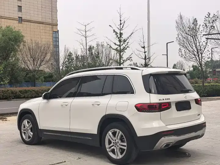 Mercedes Benz GLB 2022 model changed to 2 GLB 200 dynamic model 4