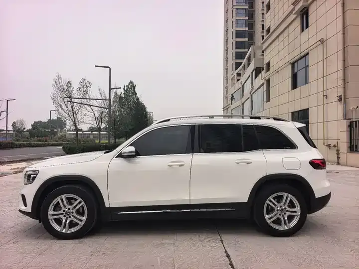 Mercedes Benz GLB 2022 model changed to 2 GLB 200 dynamic model 7
