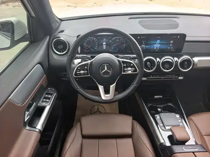 Mercedes Benz GLB 2022 model changed to 2 GLB 200 dynamic model 9