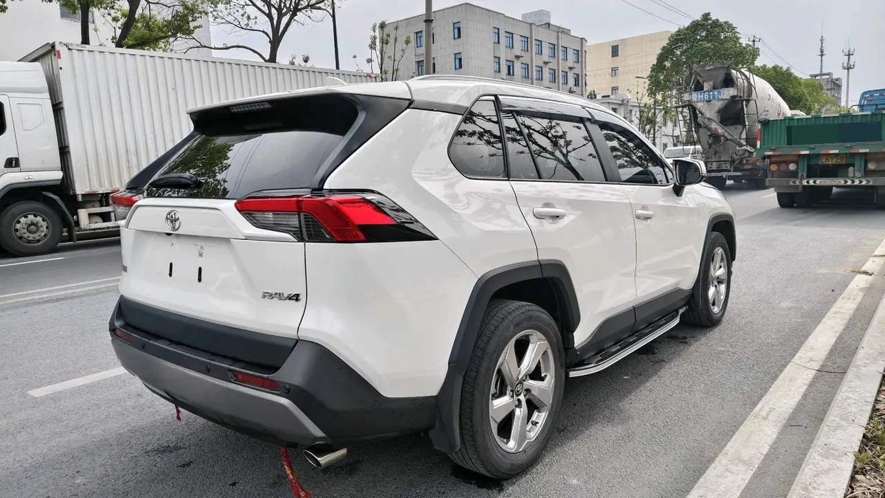 Open image lightbox: Toyota 2020 RAV4 Rongbo 2.0 Stepless Two-Drive Fashion Edition PLUS Automatic Gear