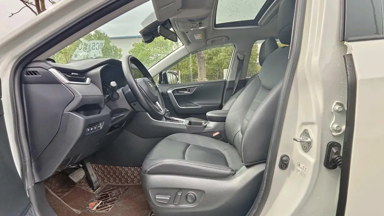 Toyota 2020 RAV4 Rongbo 2.0 Stepless Two-Drive Fashion Edition PLUS Automatic Gear 4