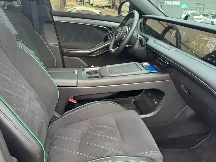 Voyah FREE 2025 318 259km 4WD Discovery Edition 9