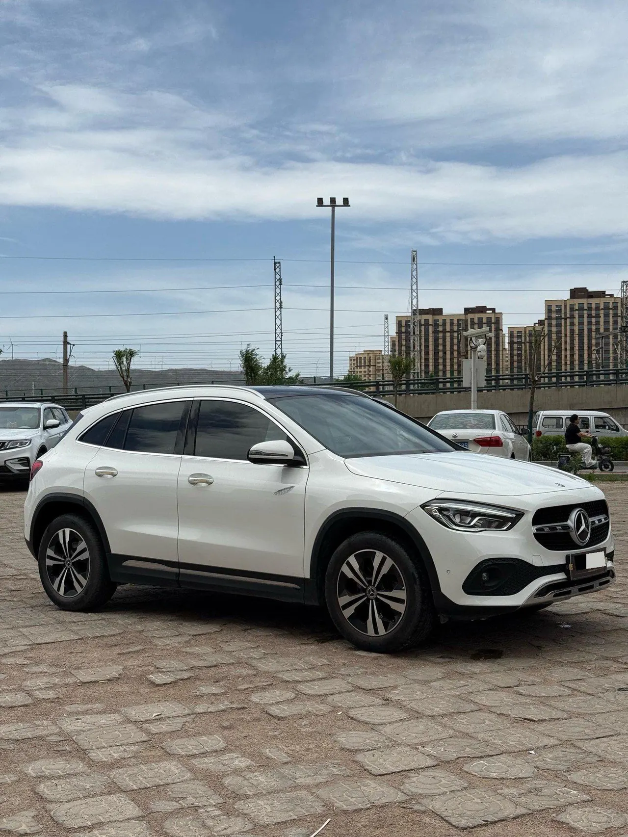Mercedes Benz 2020 GLA 200 1.3T automatic gear 3