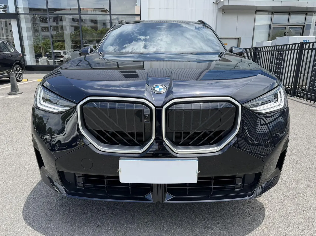 BMW 2026 X3 xDrive25L 2.0T M sports obsidian night suit automatic gear 2
