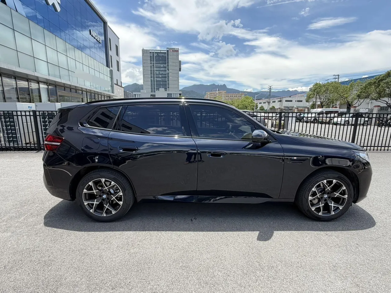 BMW 2026 X3 xDrive25L 2.0T M sports obsidian night suit automatic gear 3