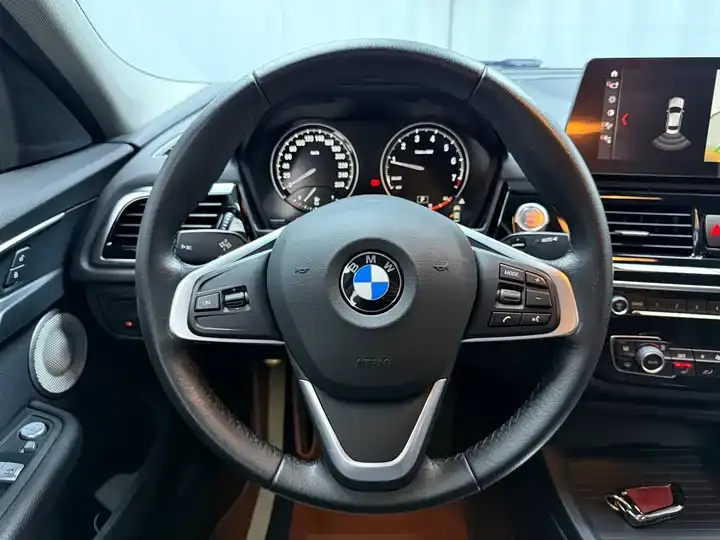 BMW 1 Series 2022 120i M Sports Edition 10