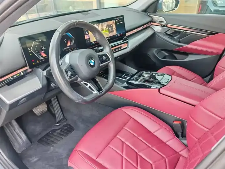 BMW 5 Series 2024 530Li Leading M Sports Suit 7