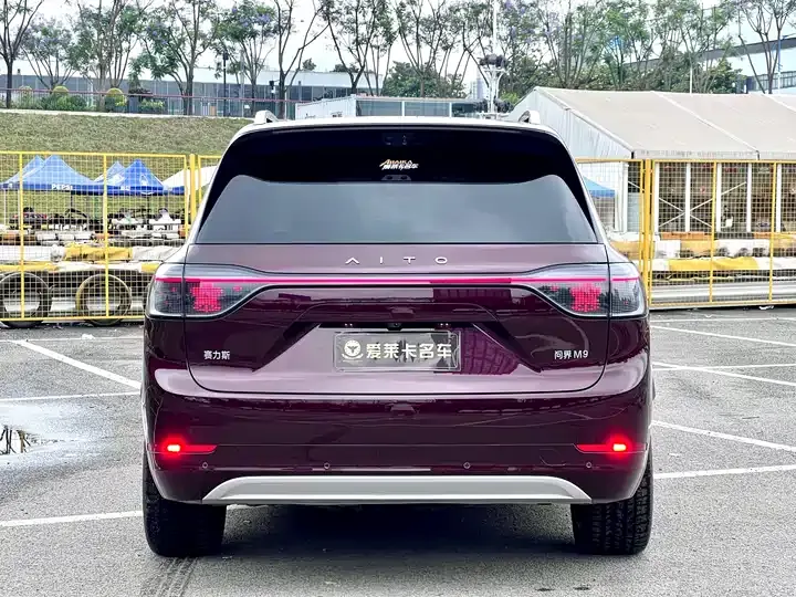 AITO M9 2025 extended-range Ultra 52kWh 6-seat version (192-line laser Radar) 4