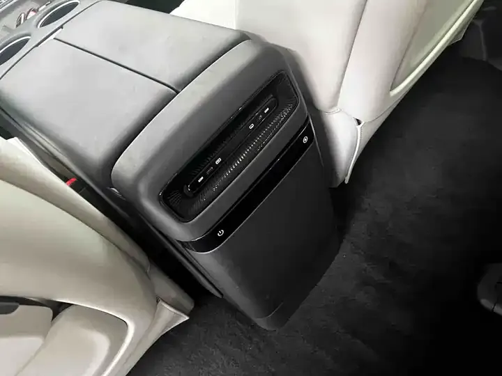 Voyah Dreamer 2025 PHEV Four-wheel Drive Flagship Kunpeng Edition 10