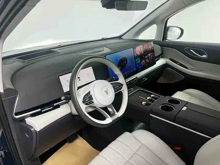Voyah Dreamer 2025 PHEV Four-wheel Drive Flagship Kunpeng Edition 4