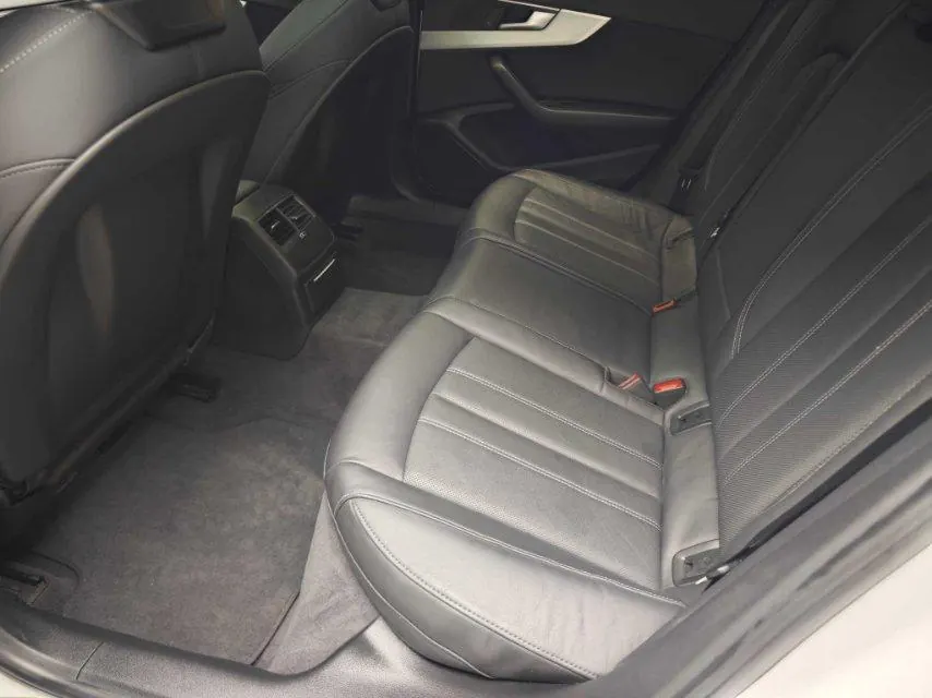 Audi 2020 A4L 2.0TFSI 40TFSI Fashion Dynamic Automatic 3