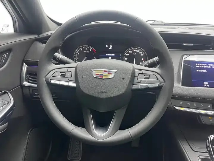 Cadillac XT4 2022 28T Two-Drive Fashion Type 12