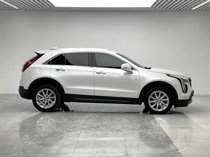 Cadillac XT4 2022 28T Two-Drive Fashion Type 8