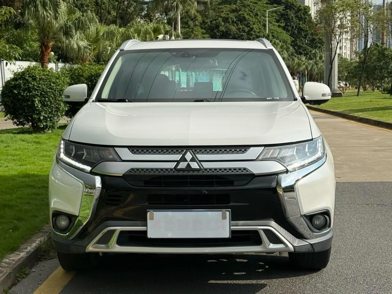 Mitsubishi 2020 Outlander 2.4 stepless four-wheel drive to enjoy the version of 7-seat automatic gear 5