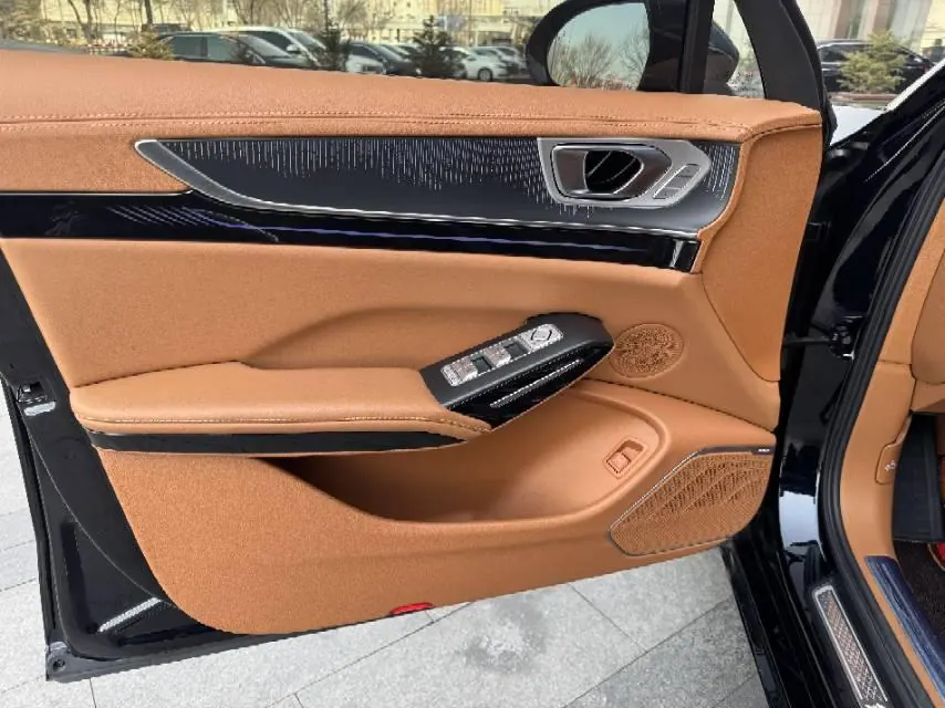 HongQi 2024 H9 48V 2.0T Flag Enjoy Luxury Business Edition Automatic Gear 6
