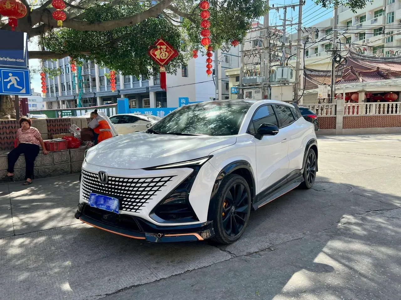 Открыть галерею: ChangAn 2022 UNI-T 1.5T Flagship Automatic Gear