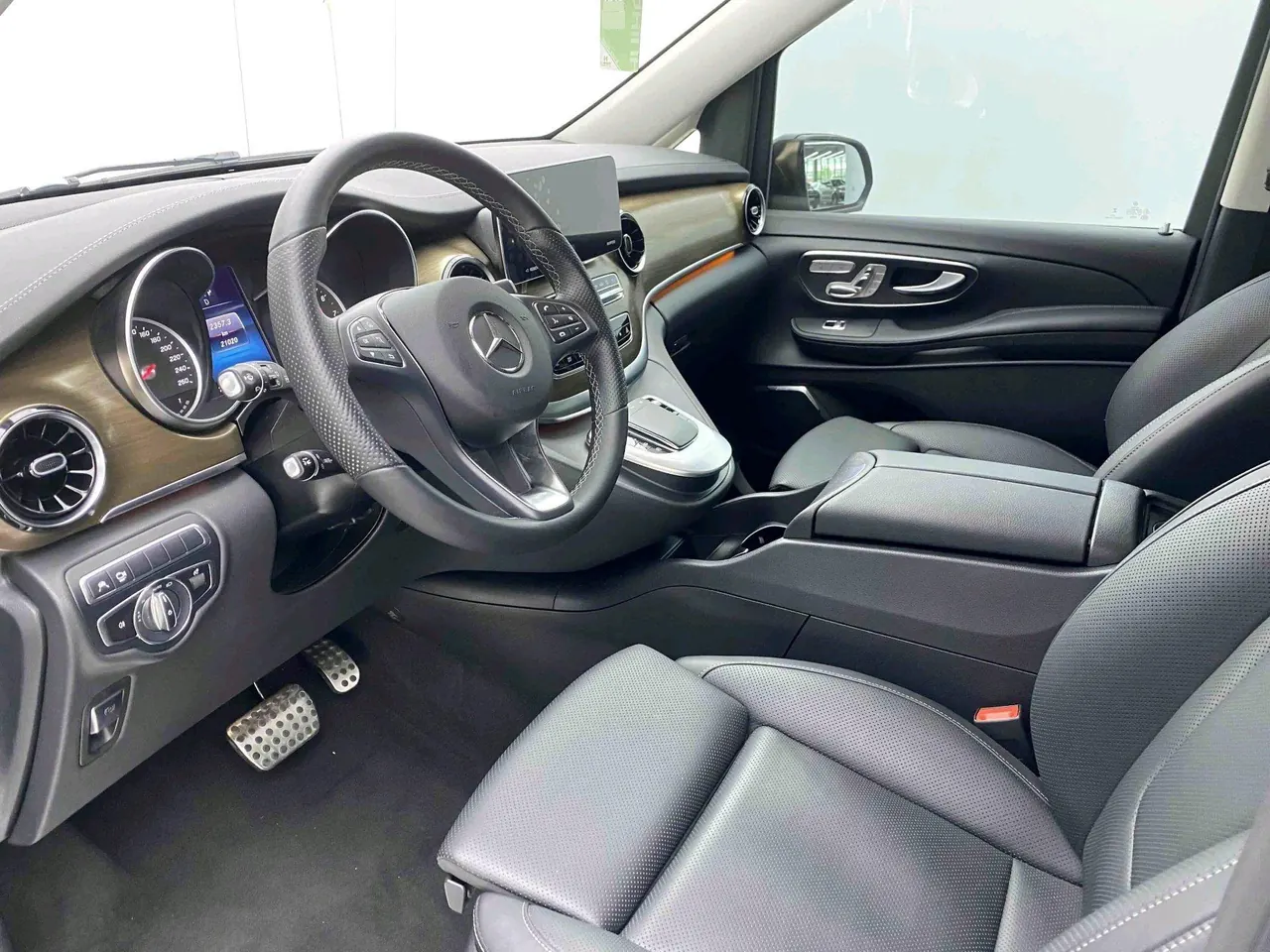 Mercedes Benz V 2022V 260 L 2.0T Deluxe Edition Automatic Gear 4