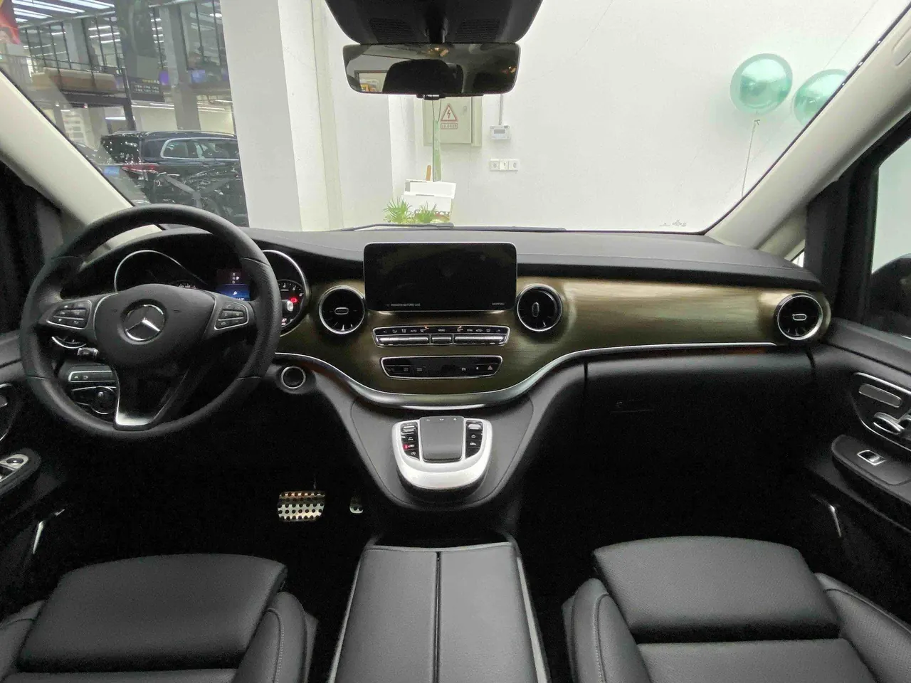 Mercedes Benz V 2022V 260 L 2.0T Deluxe Edition Automatic Gear 7