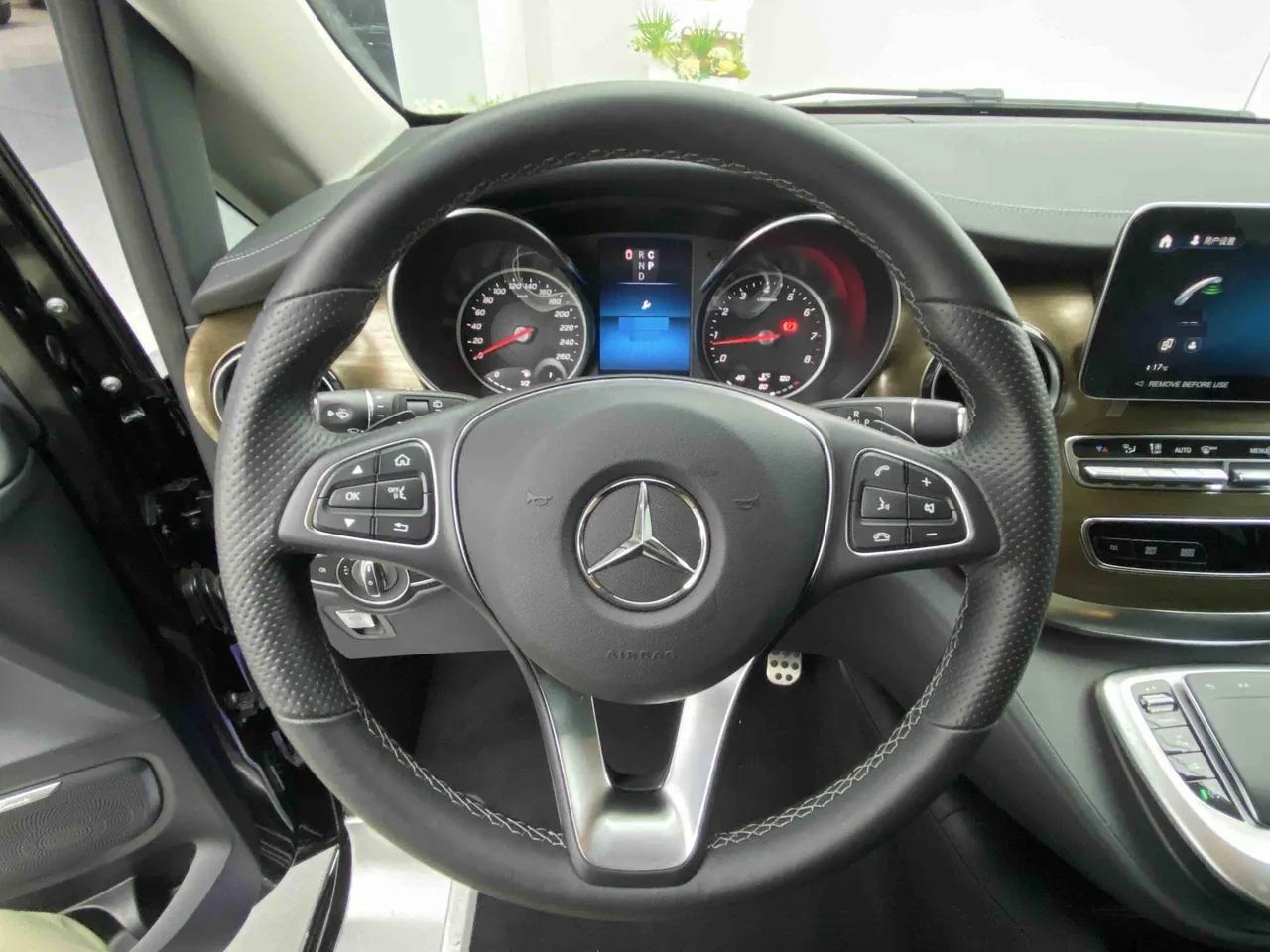 Mercedes Benz V 2022V 260 L 2.0T Deluxe Edition Automatic Gear 8