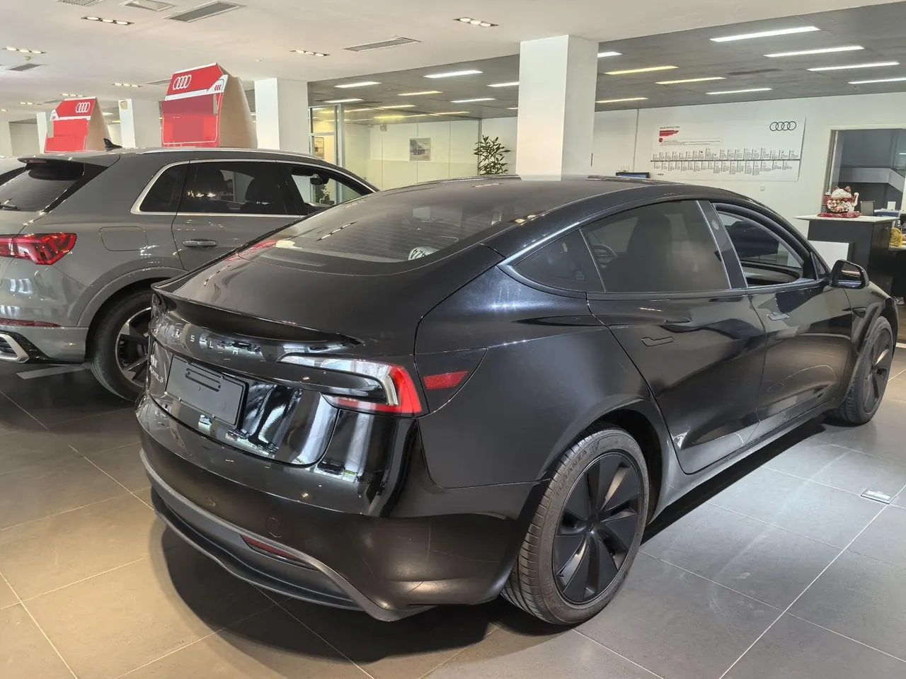 Tesla 2025 Model 3 rear-wheel drive version of automatic transmission - View 1