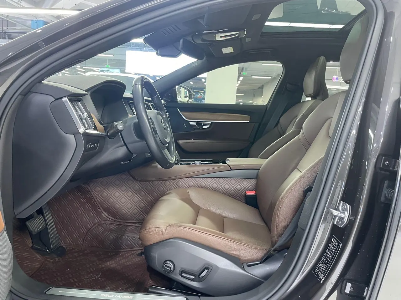Volvo S90 New Energy 2022 S90 PHEV 2.0T T8 Zhiyi Deluxe Automatic Gear 3