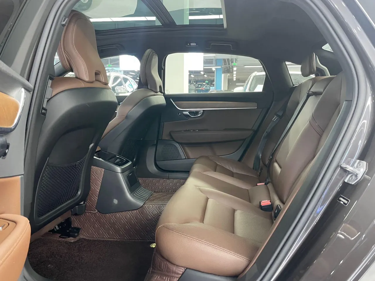 Volvo S90 New Energy 2022 S90 PHEV 2.0T T8 Zhiyi Deluxe Automatic Gear 5