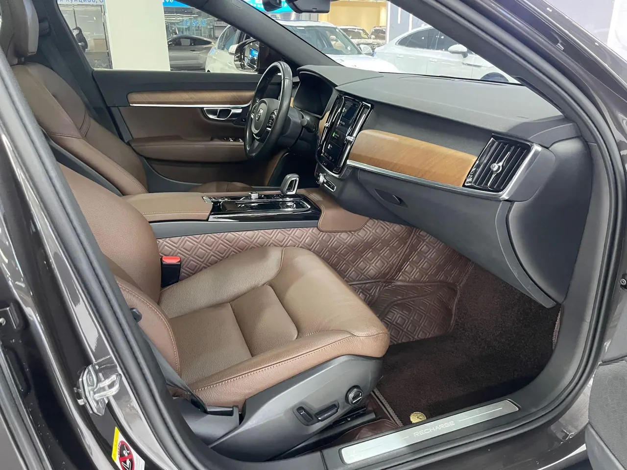 Volvo S90 New Energy 2022 S90 PHEV 2.0T T8 Zhiyi Deluxe Automatic Gear 8