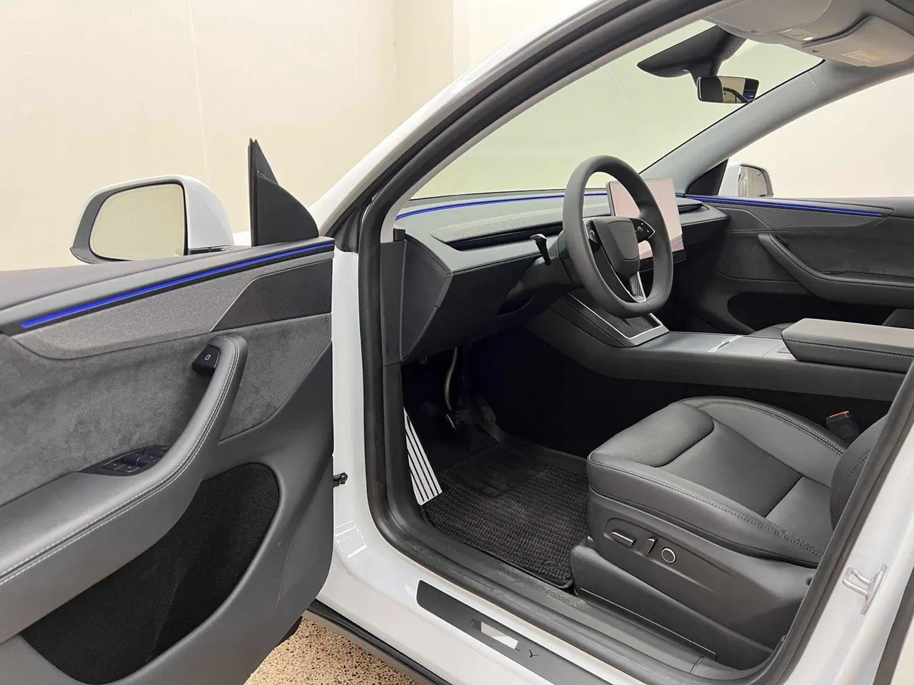 Tesla 2025 Model Y long endurance all-wheel drive version (modified) automatic gear 4