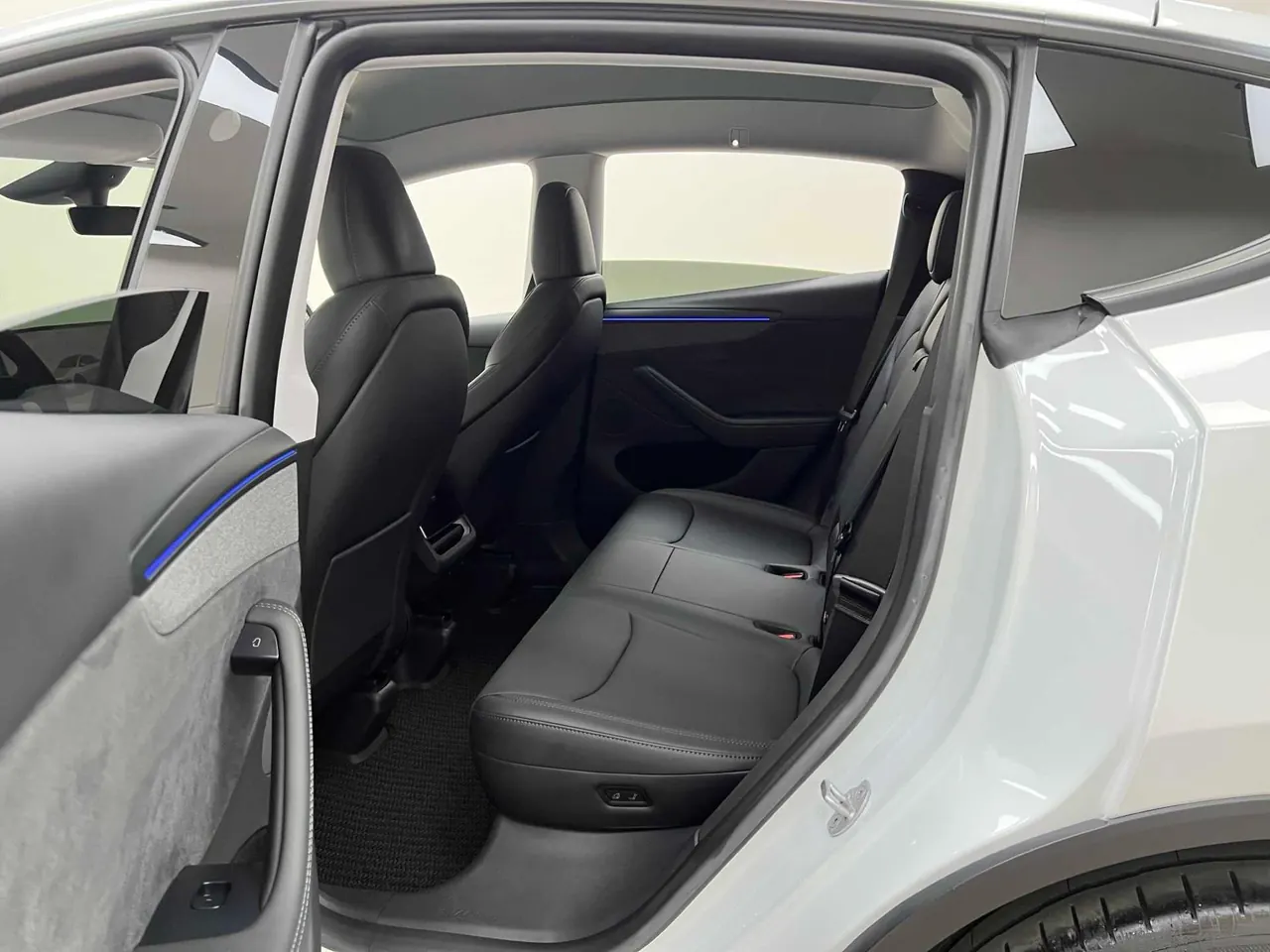 Tesla 2025 Model Y long endurance all-wheel drive version (modified) automatic gear 5