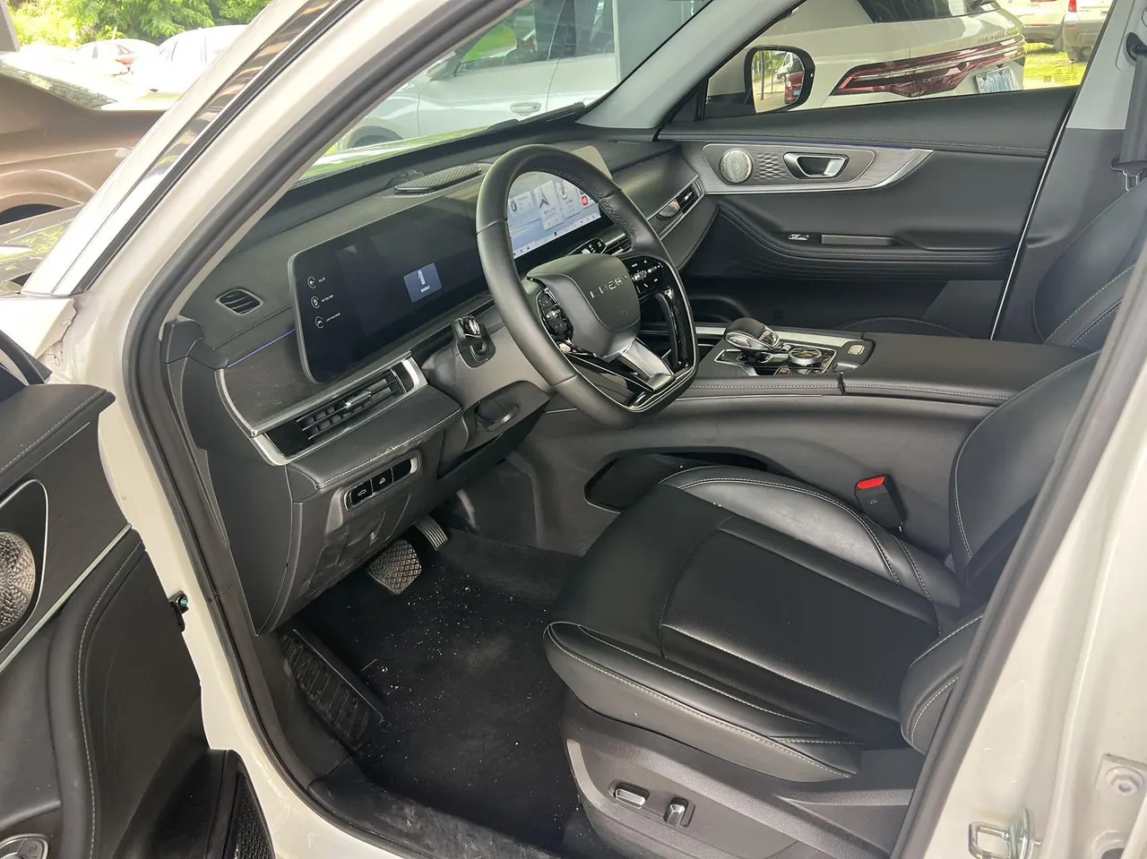 Chery 2025 Ruihu 8 PRO 1.6T 290T Two-Drive Deluxe Edition Automatic Gear 6