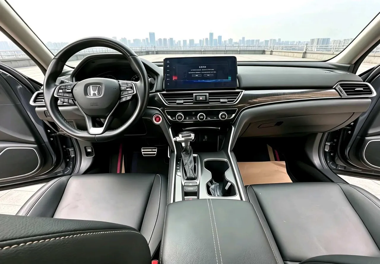 Honda 2022 10th Generation Accord 1.5T Stepless 260TURBO Magic Night Premium Edition Automatic Gear 4