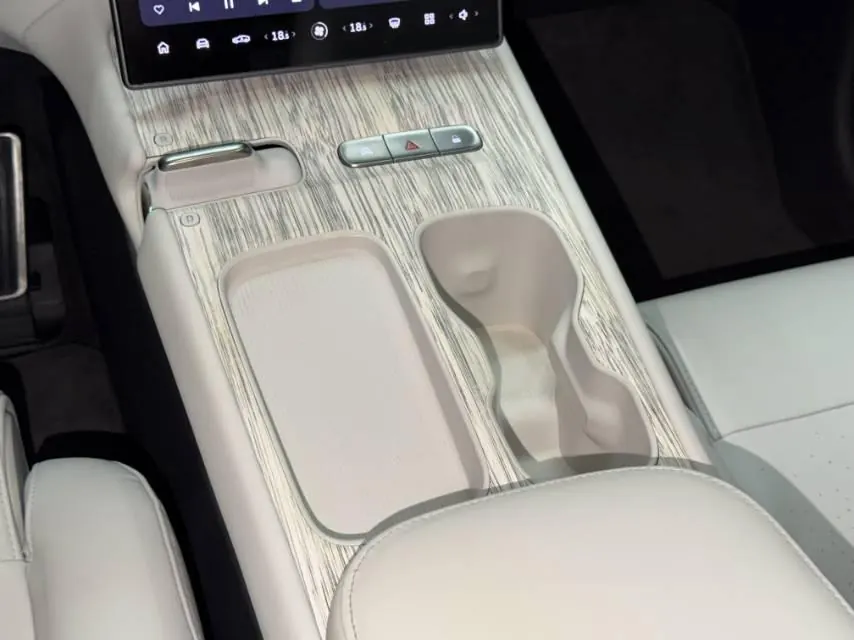 NIO 2021 ET7 70kWh automatic gear 11