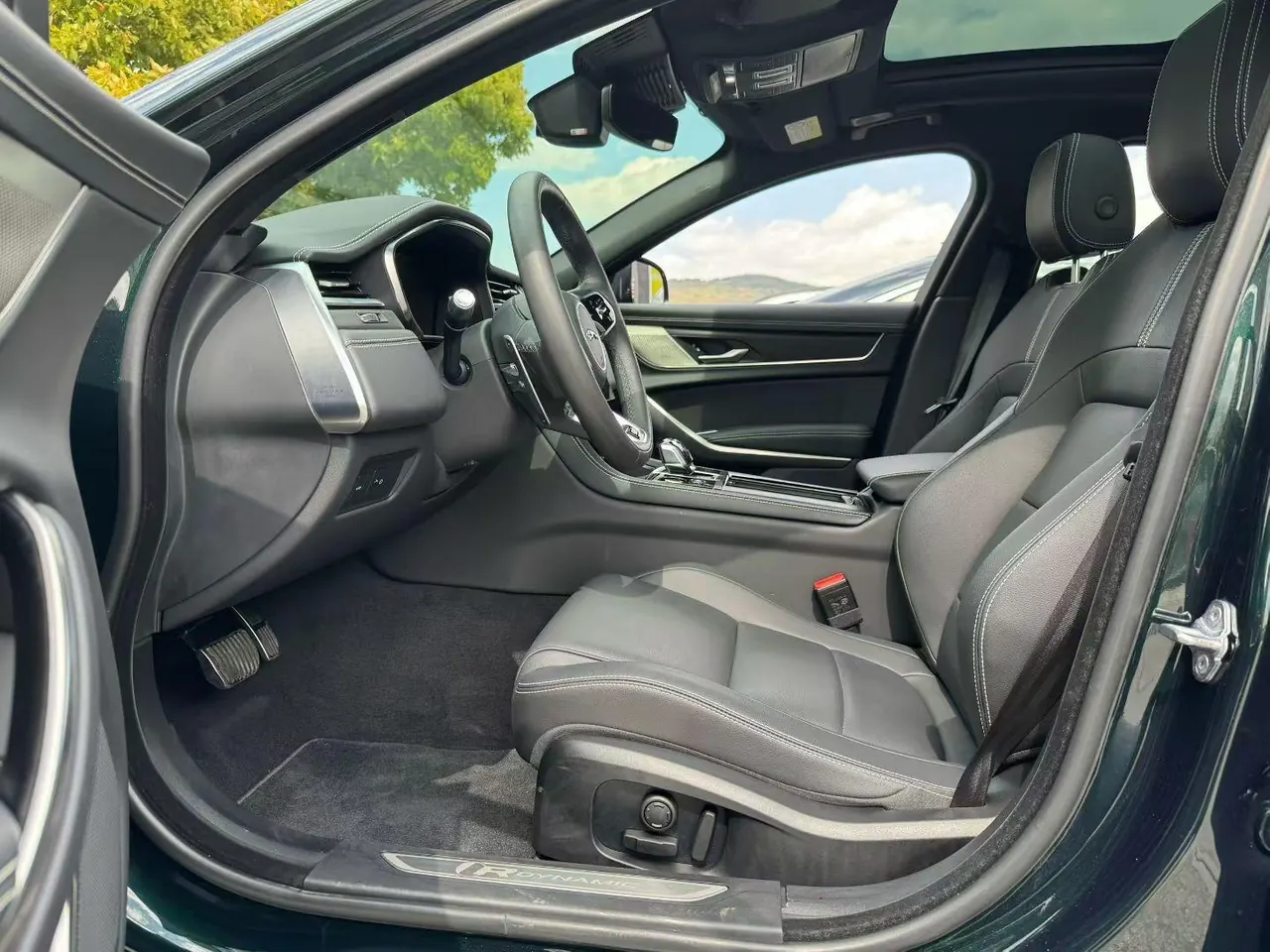 Jaguar 2022 XFL 2.0T P 12500.00g Drive Enjoy Deluxe Edition Automatic Gear 2