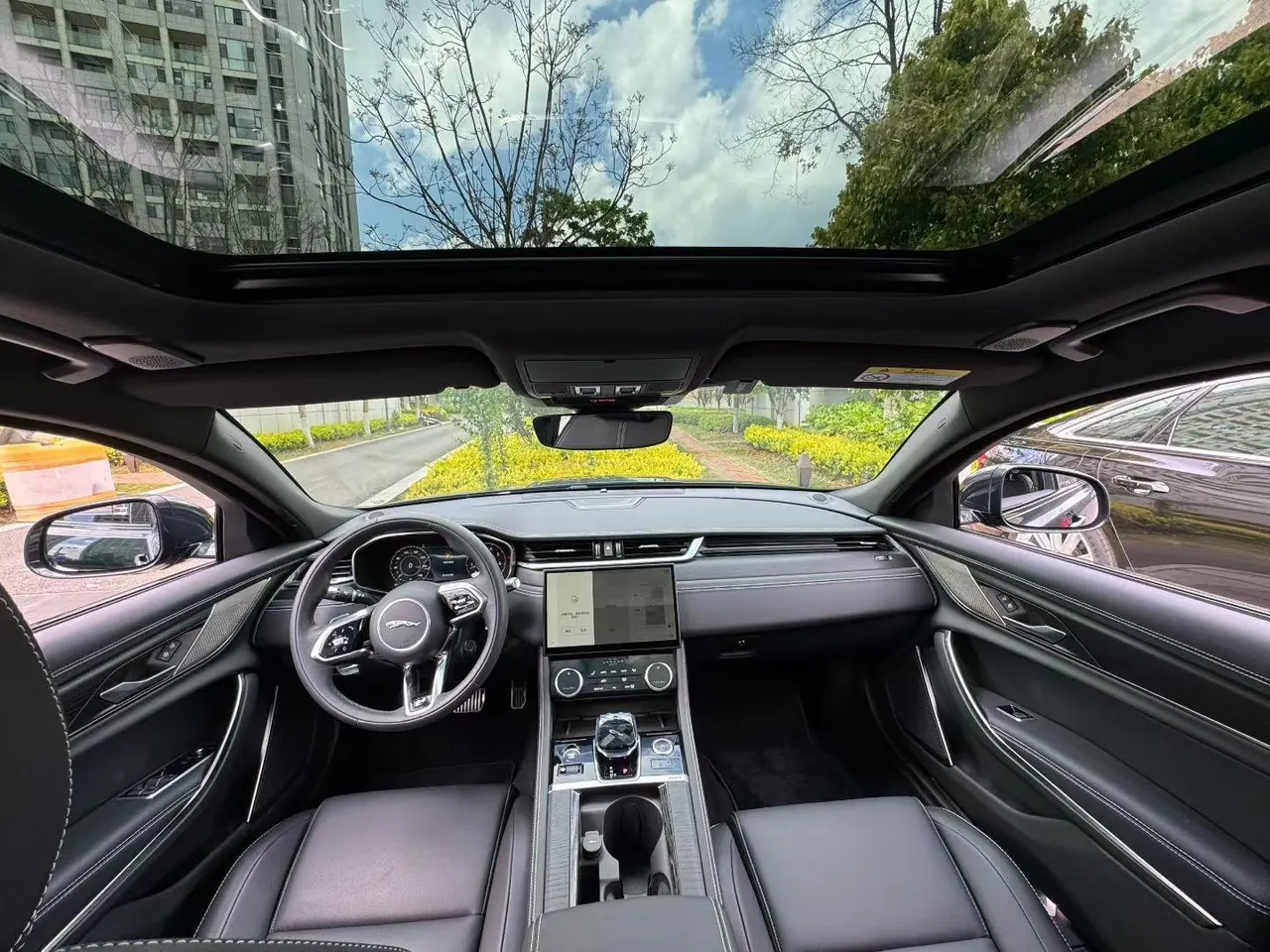 Jaguar 2022 XFL 2.0T P 12500.00g Drive Enjoy Deluxe Edition Automatic Gear 4
