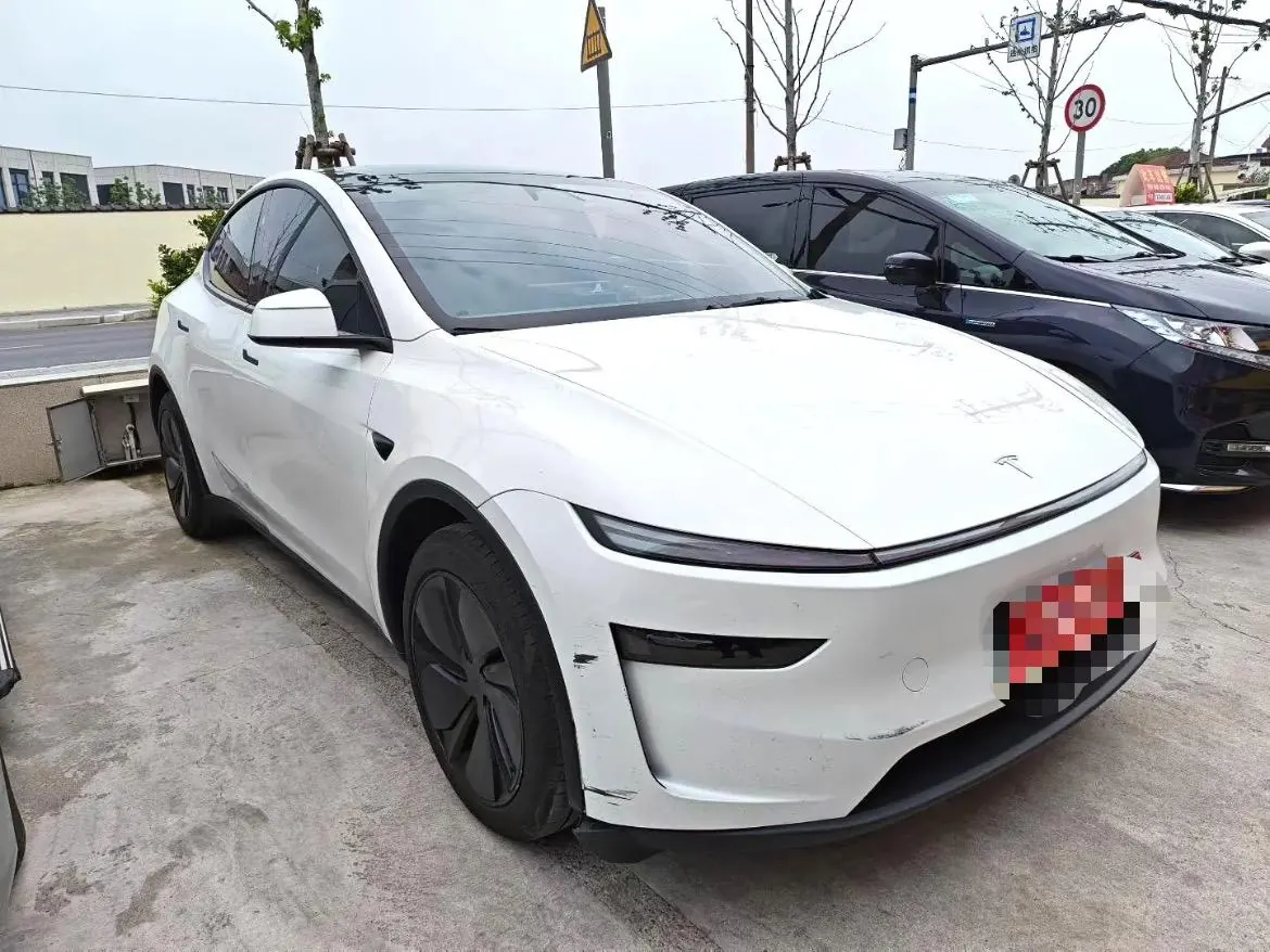 Tesla 2025 Model Y rear-wheel drive version automatic transmission 3