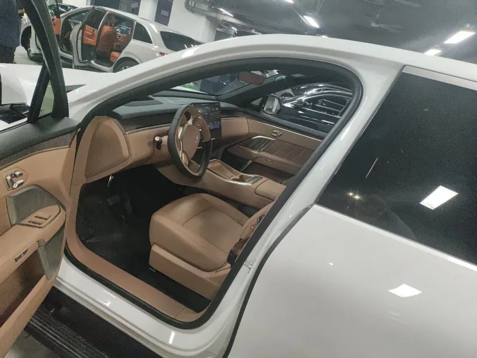 ONVO 2026 L90 Ultra six-seat automatic gear 2