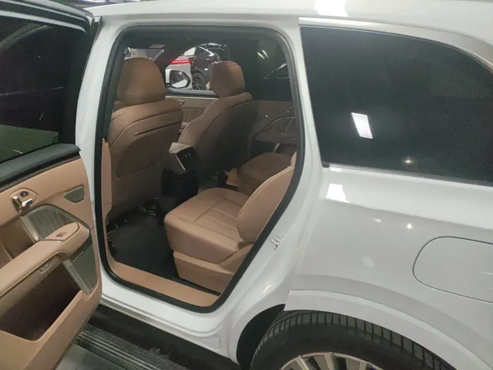 ONVO 2026 L90 Ultra six-seat automatic gear 3